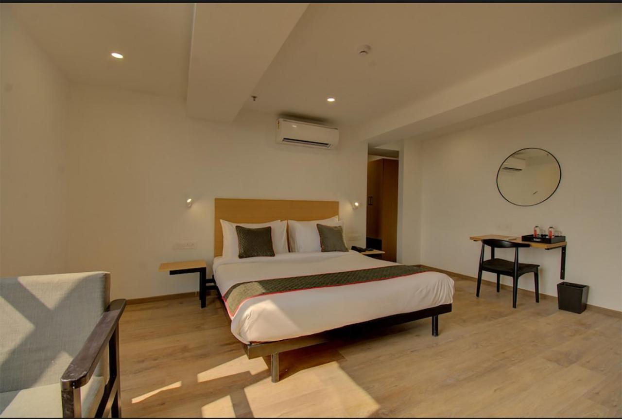 Shagun Hotel Вадодара Екстер'єр фото