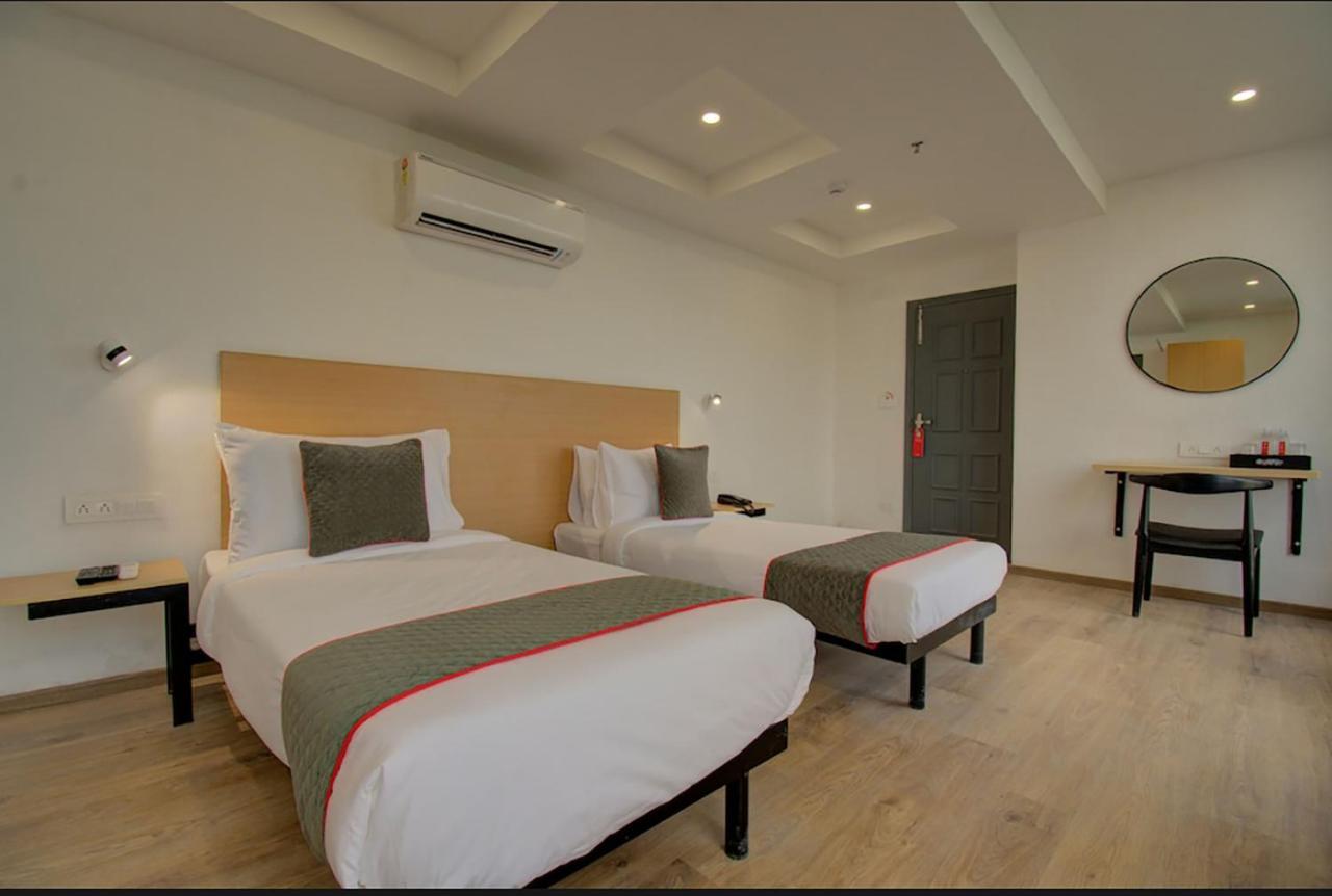Shagun Hotel Вадодара Екстер'єр фото